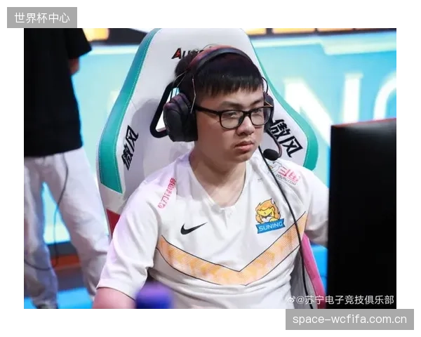 状元与“榜眼”的首次对决,将是联盟顶级矛与盾的直接碰撞,考验克拉克的禁区突破能力。 状元与“榜眼”的首次对决,将是联盟顶级矛与盾的直接碰撞,考验克拉克的禁区突破能力。